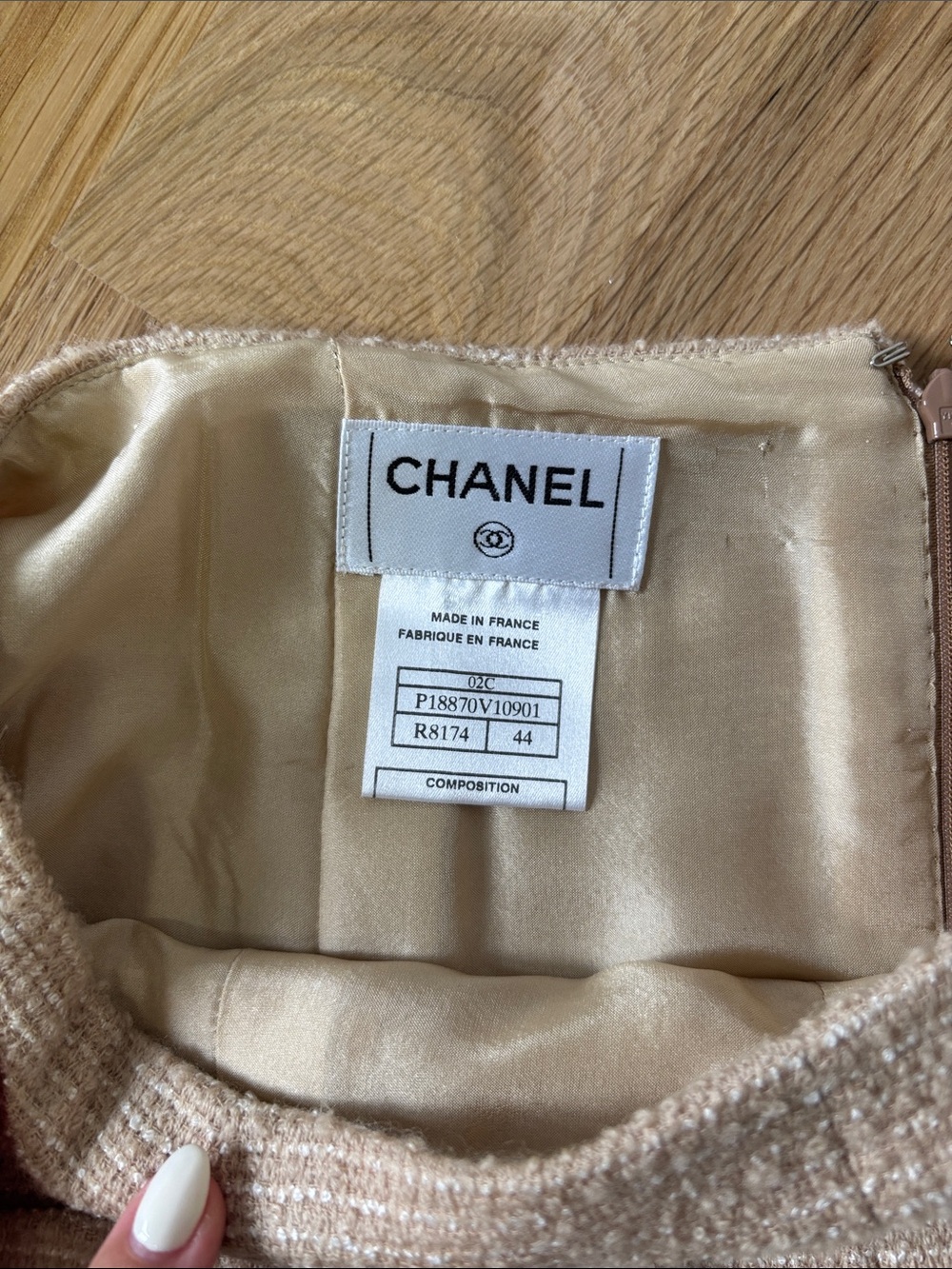 CHANEL Beige Classic Tweed Skirt with Front Pockets - Picture 4 of 8